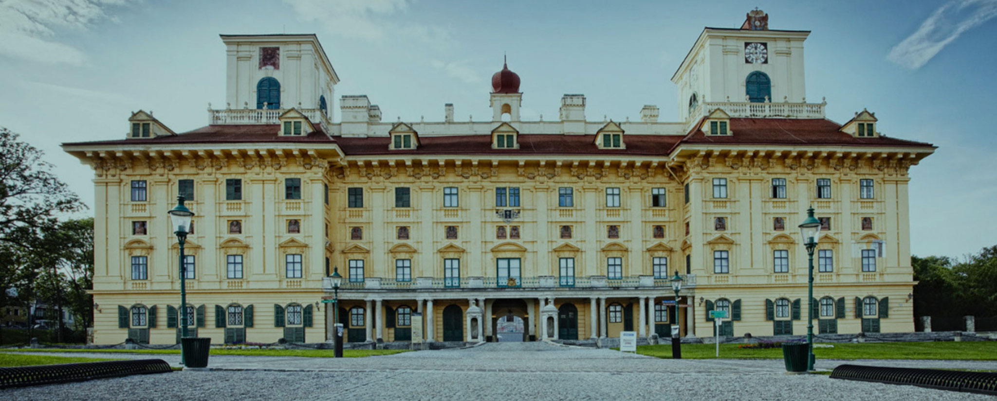 Frontansicht des Schloss Esterhazy